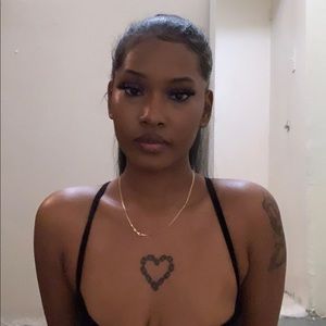 Meet your Posher, Naika